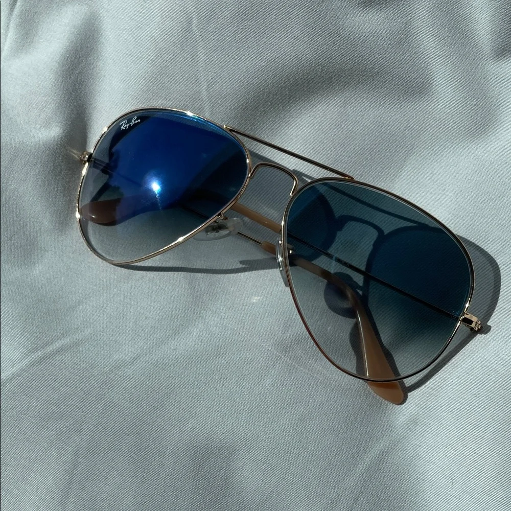 Ray-Ban Aviator Sunglasses with Gold Frame and Blue Lenses